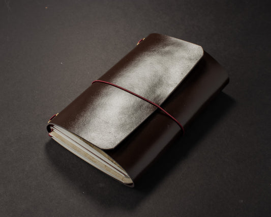 The Voyager — Traveler’s Journal in Oil-Tanned